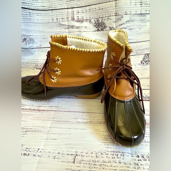 Jack Rogers Chloe Tan and Cream Duck Boots - Picture 1 of 5